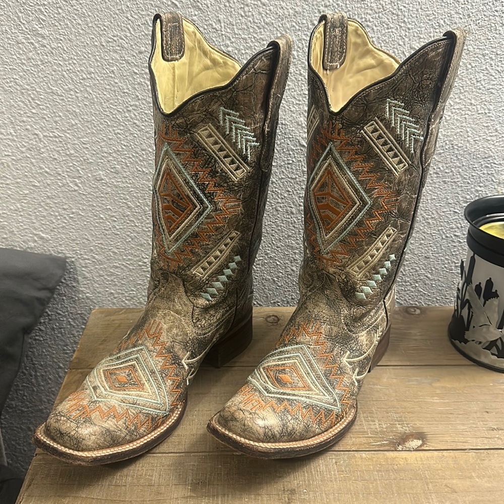 Size 9 women’s corral boots. Square toe